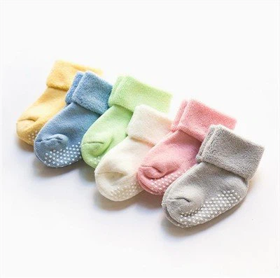 3ヶ月の赤ちゃんにどのサイズのベビーソックスを買うべきでしょうか?